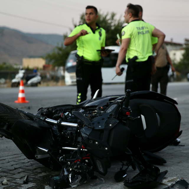 Fethiye'de hafif ticari araçla çarpışan motosikletin sürücüsü öldü