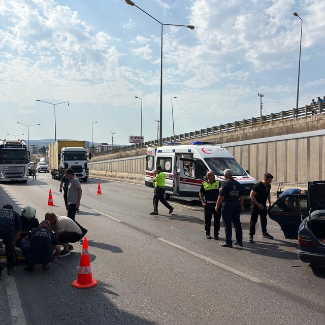 Samsun'da otomobil ile kamyon çarpıştı, 5 kişi yaralandı