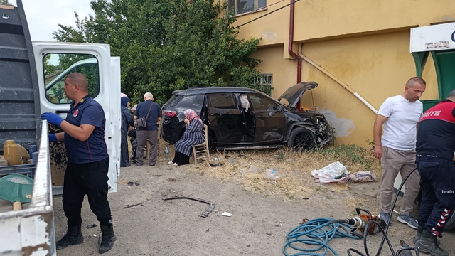 Sivas'ta iki otomobilin çarpışması sonucu 5 kişi yaralandı