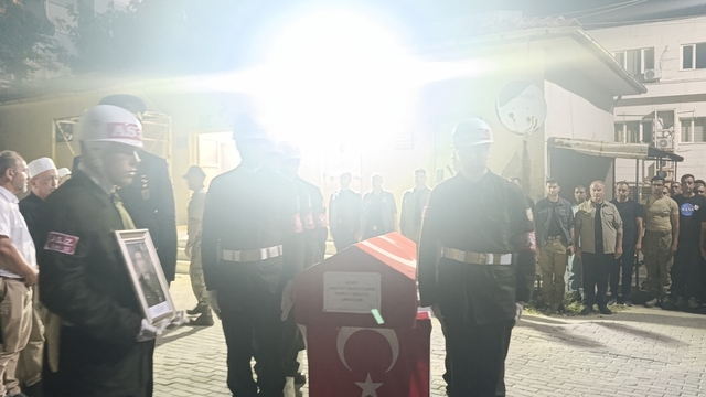 MSB: Edirne'de askeri araç kazasında 1 silah arkadaşımız şehit oldu (3)