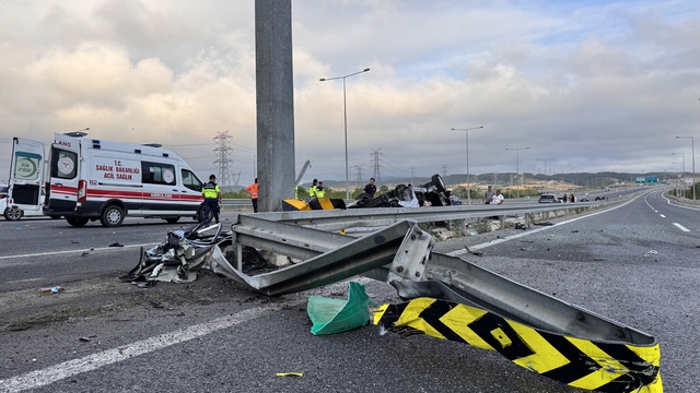 Kuzey Marmara Otoyolu'nda takla atan otomobildeki anne öldü, eşi ve 3 çocuğu yaralandı