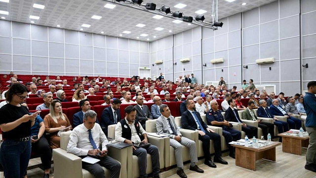 Vali Yavuz, muhtarlarla bir araya geldi