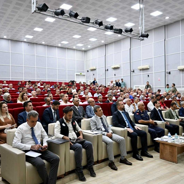 Vali Yavuz, muhtarlarla bir araya geldi