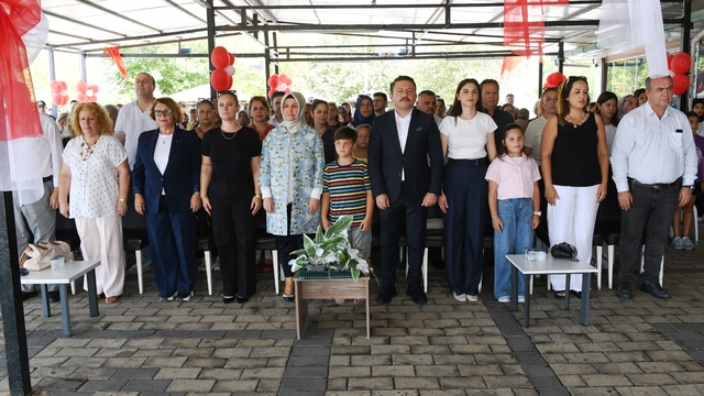 Lapseki Sosyal Yardımlaşma ve Dayanışma Vakfı'nın sergisi açıldı