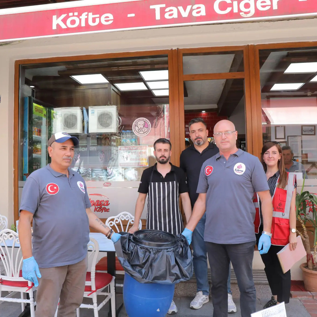 Edirne'de restoranlarda artan yemeklerden mama üretiliyor