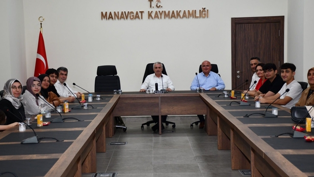 Manavgat'ta başarılı öğrenciler ödüllendirildi