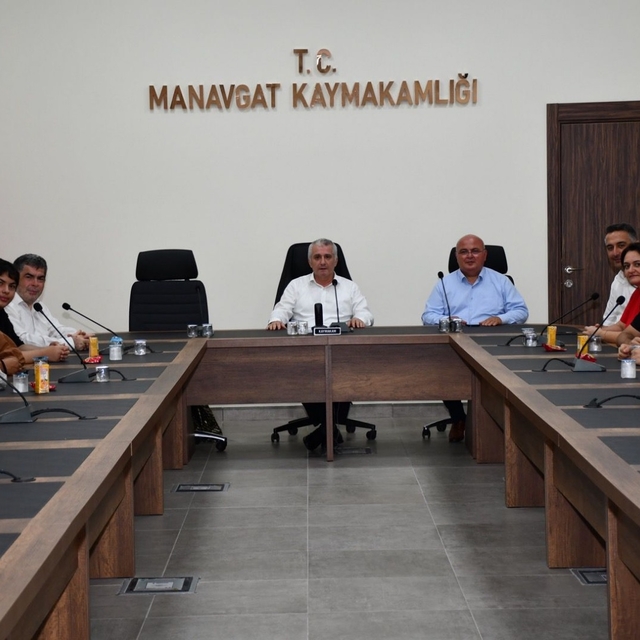 Manavgat'ta başarılı öğrenciler ödüllendirildi