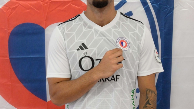 Fethiyespor Bera Ceken'i renklerine bağladı
