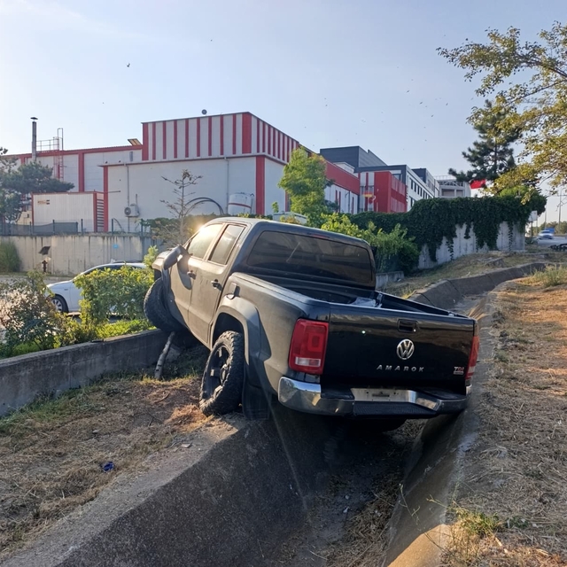 Tekirdağ'da kanala düşen pikaptaki 2 kişi yaralandı