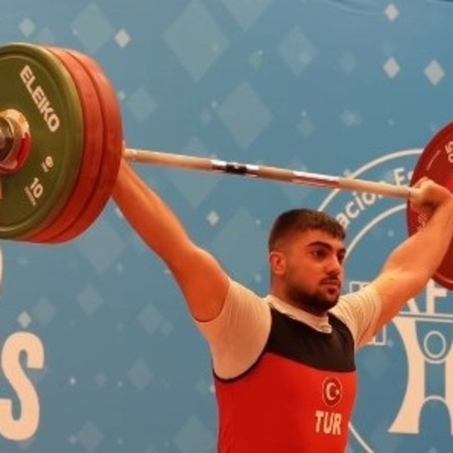 Şırnaklı halterci Sefkan Sümen Avrupa rekoru kırdı