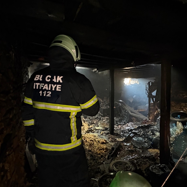 Bucak'ta yangın çıkan ev kullanılamaz hale geldi