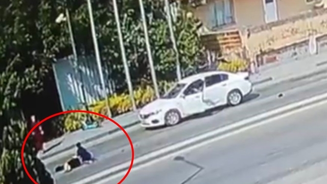 Kazada birlikte yaralandılar, kendisi acısını unutup annesine koştu