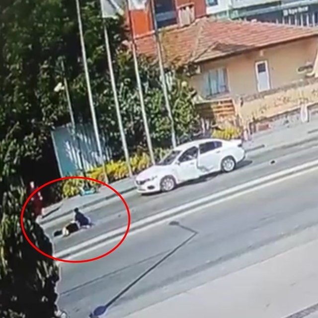 Kazada birlikte yaralandılar, kendisi acısını unutup annesine koştu