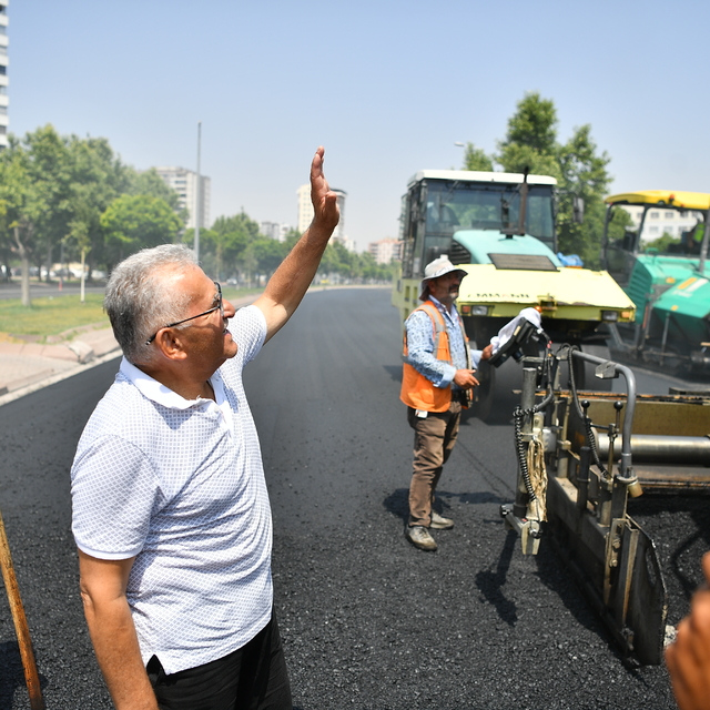 Büyükkılıç, Mustafa Kemal Paşa Bulvarı'ndaki çalışmaları inceledi