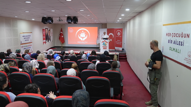Erzurum'da Gönül Elçileri ile Koruyucu Aile Farkındalık Toplantısı yapıldı