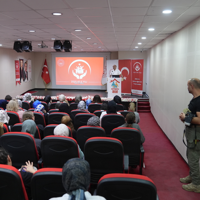 Erzurum'da Gönül Elçileri ile Koruyucu Aile Farkındalık Toplantısı yapıldı