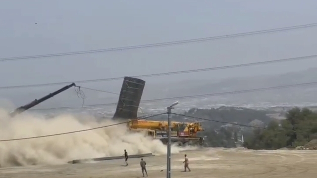 Freni patlayan vinç uçuruma yuvarlandı; 2 ağır yaralı