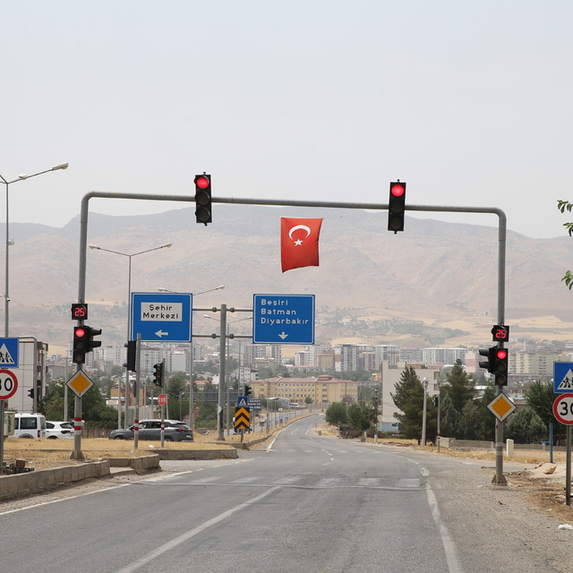 Siirt'in Kurtalan ilçesinde kavurucu sıcaklar hayatı olumsuz etkiliyor