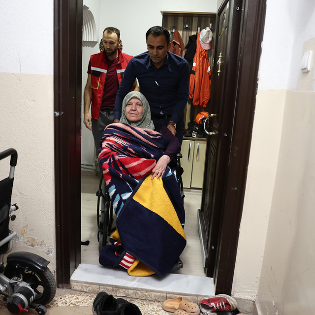 66 yaşındaki kadının pikniğe gitme isteğini Sivas Belediye Başkanı Uzun yer...