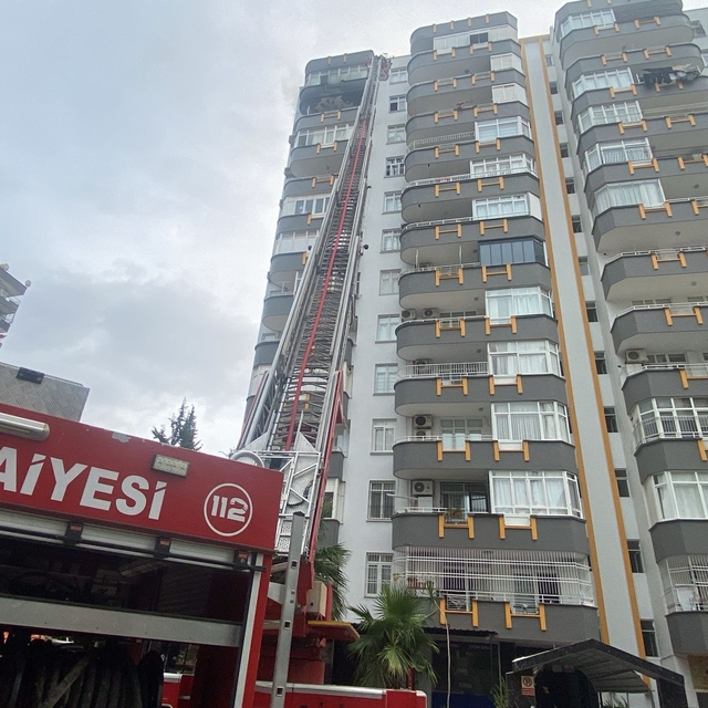 Adana'da apartman dairesinde çıkan yangın söndürüldü
