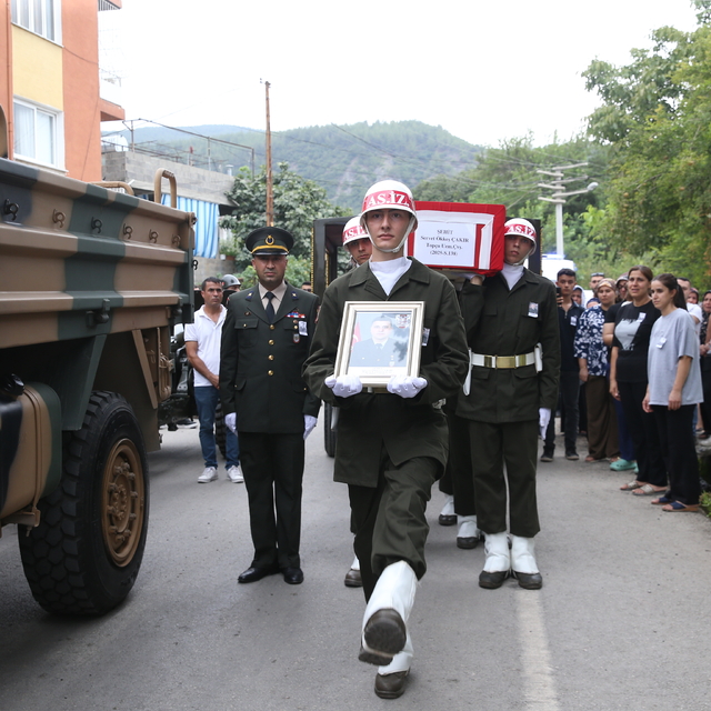 Edirne'de şehit olan uzman çavuşun cenazesi Osmaniye'de defnedildi