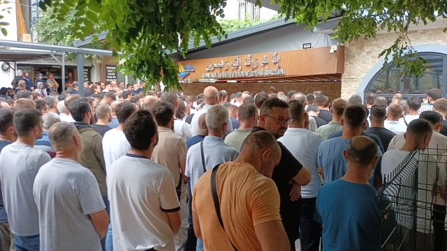 Eşinin yanında bıçaklanarak öldürüldü (2)