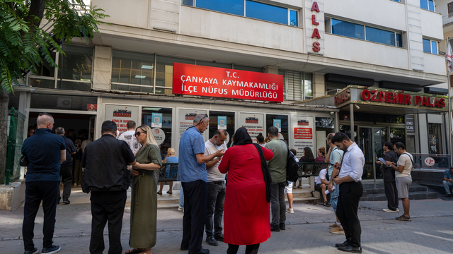 Nüfus müdürlüklerinde sürücü belgesi yenileme yoğunluğu yaşandı