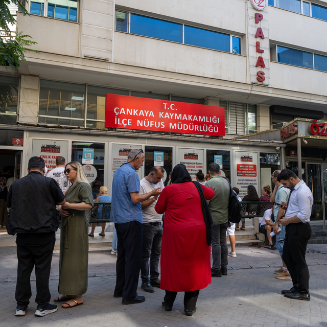 Nüfus müdürlüklerinde sürücü belgesi yenileme yoğunluğu yaşandı