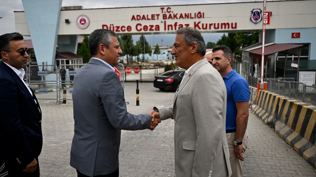 CHP Genel Başkanı Özel'den İBB Medya AŞ. Genel Müdürü Türker'e cezaevinde ziyaret