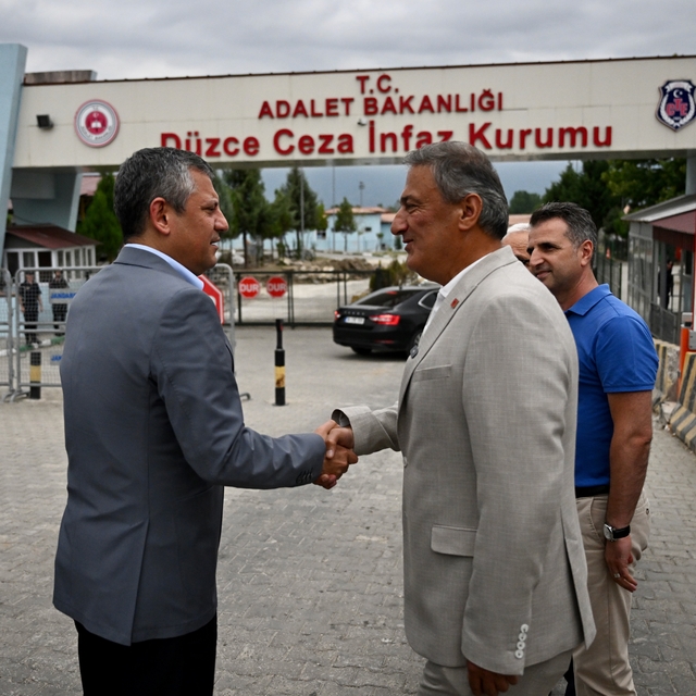 CHP Genel Başkanı Özel'den İBB Medya AŞ. Genel Müdürü Türker'e cezaevinde z...