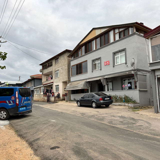 Kocaeli'de silahlı kavgada 5 kişi yaralandı