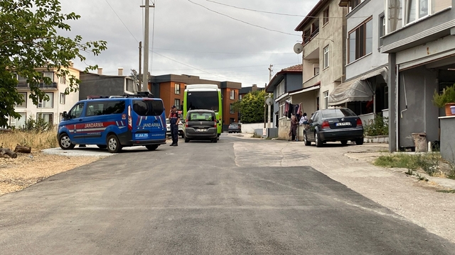 Bıçakla yaralandı, otomobille takip edip, pompalı ile ateş açtı: 5 yaralı