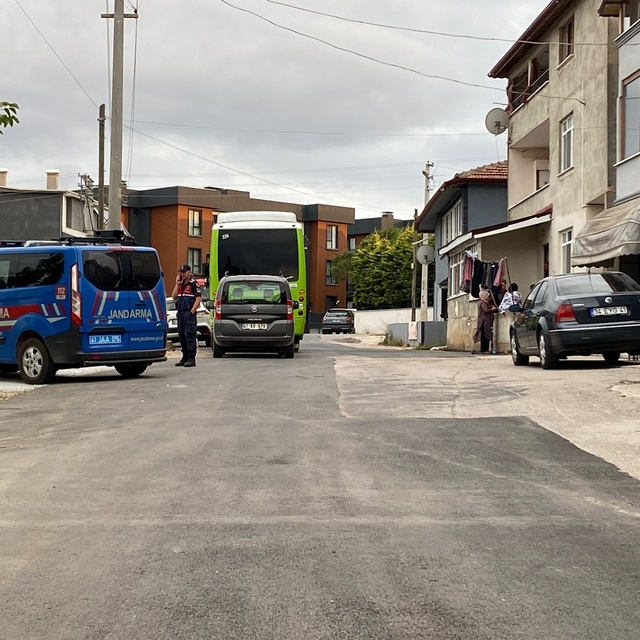 Bıçakla yaralandı, otomobille takip edip, pompalı ile ateş açtı: 5 yaralı