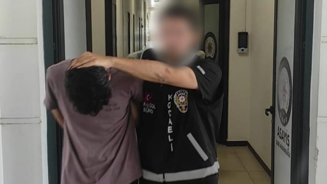 2 kişiyi yarım kilo altın ve 85 bin dolar dolandıran şüpheliler, Osmangazi Köprüsü'nde yakalandı
