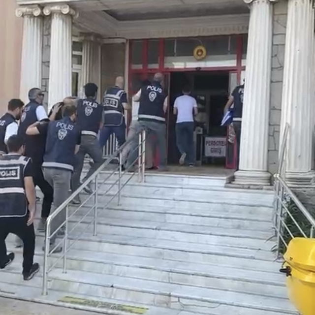 Kendilerini MİT görevlisi olarak tanıtıp, 6,5 milyon TL ve 117 bin Euro dol...