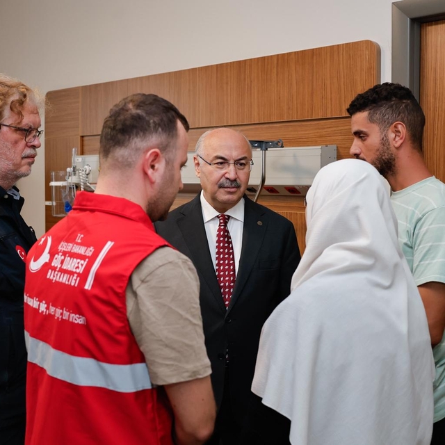 Adana Valisi Köşger Gazze'den gelen Filistinli hastaları ziyaret etti