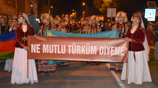 Karaman'da 7. Uluslararası Türk Dünyası Şöleni çerçevesinde yürüyüş düzenlendi