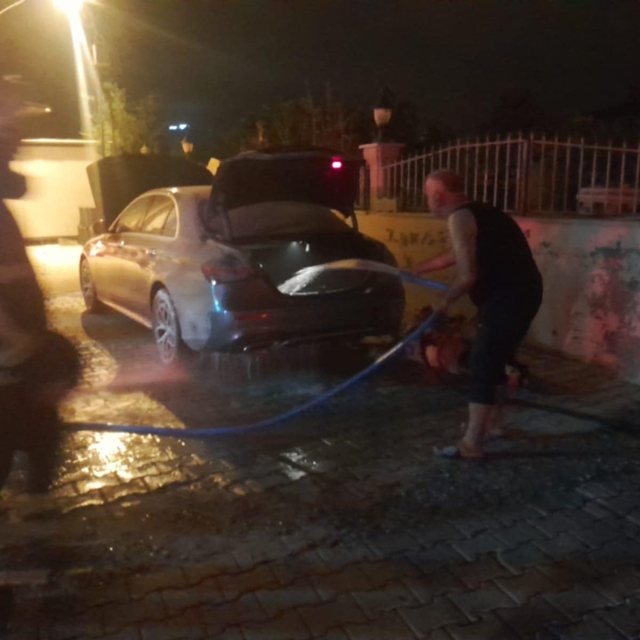 Hatay'da park halindeki otomobil kundaklandı