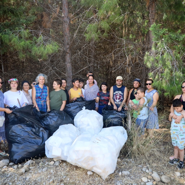 Otizmli çocuklardan yangına karşı orman temizliği