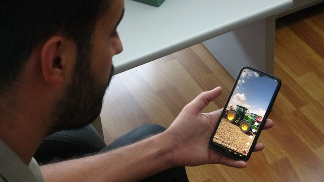 Sosyal medyada video izlerken çalınan traktörünü buldu