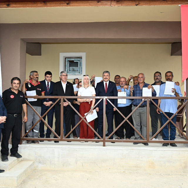Osmaniye'de yapımı tamamlanan 27 köy evi depremzedelere teslim edildi