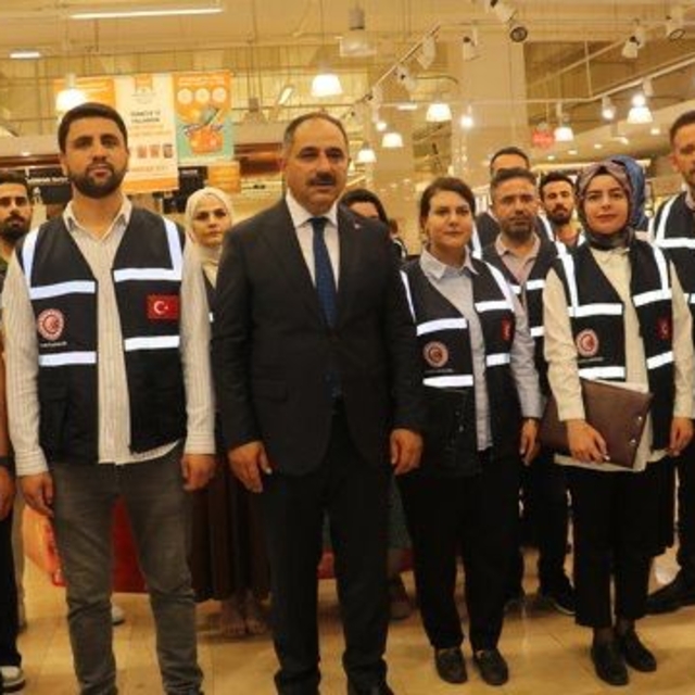 Diyarbakır Ticaret İl Müdürlüğü ekipleri fiyat etiketi denetimlerini sürdür...