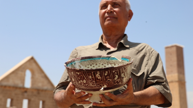 UNESCO Dünya Miras Geçici Listesi'ndeki Harran'da yaklaşık 9 asırlık seramik tören kabı bulundu