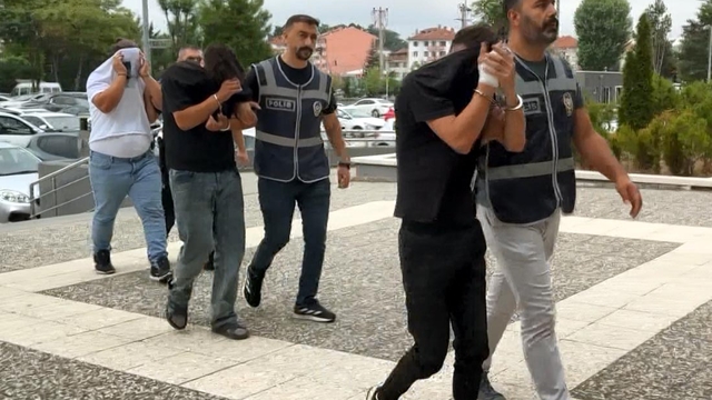 İçki çalan şüpheliler 150 saatlik görüntü kaydı incelenerek yakalandı