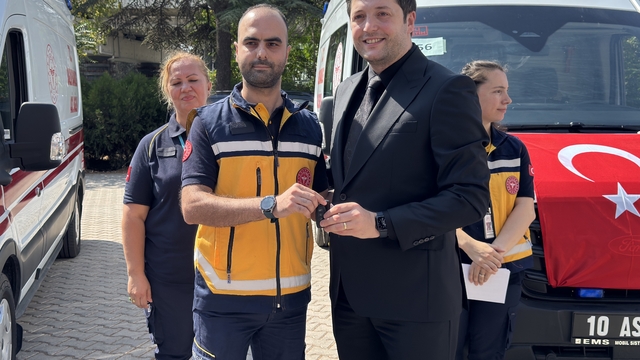 Balıkesir'de 4 yeni ambulans göreve başladı