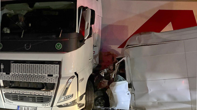 Gaziantep'te TIR ile minibüs çarpıştı:1 ölü,1 yaralı