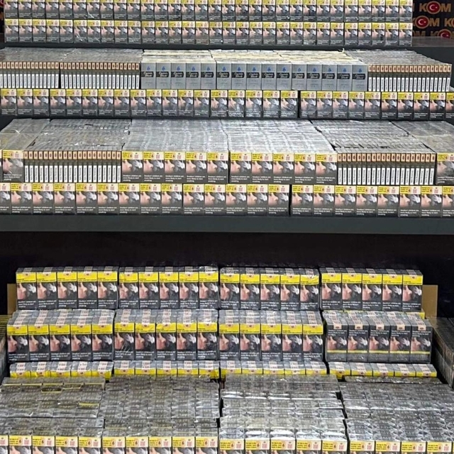 Batman'da durdurulan tırda kaçak 7 bin 200 paket sigara ele geçirildi