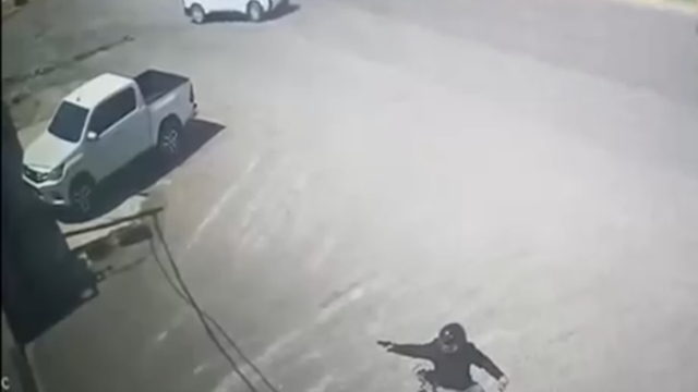 İş yerine silahlı saldırı kamerada; şüpheli tutuklandı