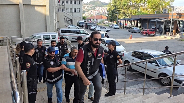 Belediye çalışanlarına faizle para veren baba ile 1 oğlu tutuklandı, 2'si serbest kaldı (2)