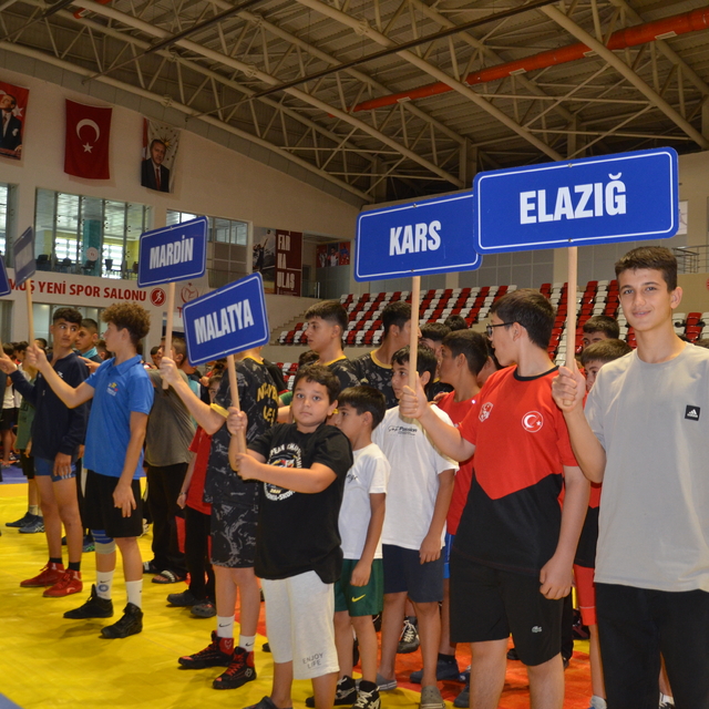 Anadolu Yıldızlar Ligi Güreş Müsabakaları Muş'ta başladı